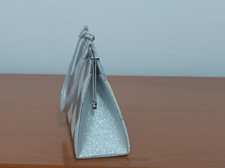 Bolso de fiesta plateado y blanco