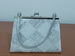 Bolso de fiesta plateado y blanco