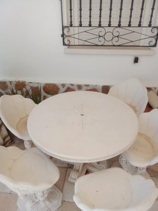 Conjunto mesa y 5 sillas de jardín piedra