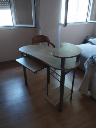 Escritorio ordenador madera y metal