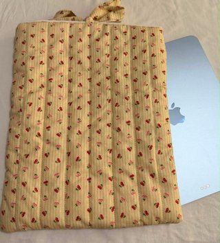 Funda iPad 11 Cuadros Rojo y Blanco