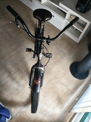Bicicleta infantil Electra negra. Precio negociabl