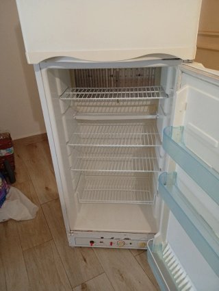 Frigorífico híbrido luz y gas butano.