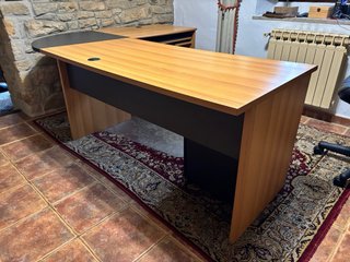 Mesa de escritorio en L