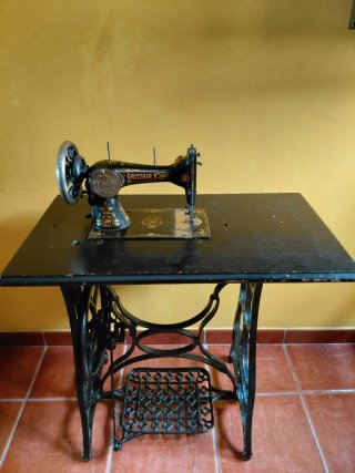 Máquina de coser Gritzner R
