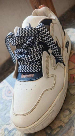 Zapatos Deportivos Blancos y Azules