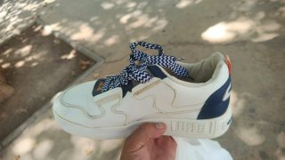 Zapatos Deportivos Blancos y Azules
