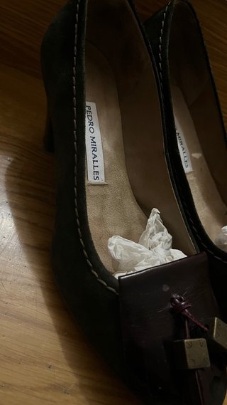 Zapato tacón Pedro Miralles verde ante con borlas