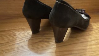 Zapato tacón Pedro Miralles verde ante con borlas