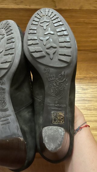 Zapato tacón Pedro Miralles verde ante con borlas