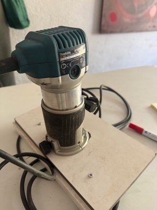 Fresadora Makita RT0700C