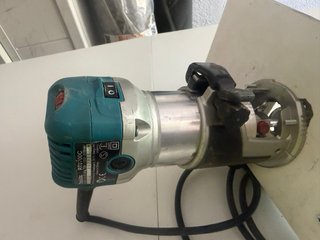 Fresadora Makita RT0700C