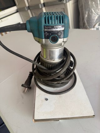 Fresadora Makita RT0700C