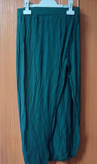 Falda larga verde con abertura