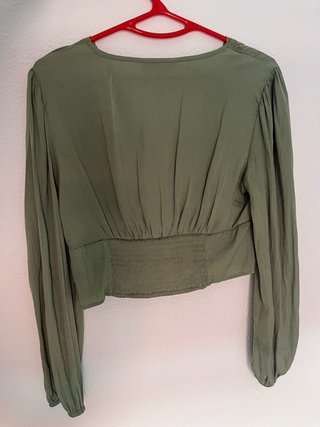 Blusa Stradivarius verde militar
