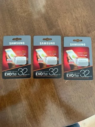 Confezione da 3 schede Samsung EVO Plus microSD da 32GB