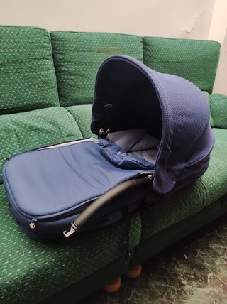 Carrito de bebé azul