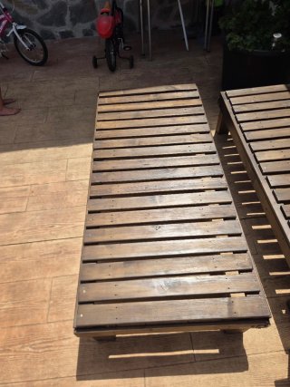 Bancos y mesa de jardín de madera maciza