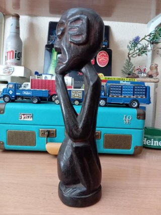 Escultura madera Indonesia figura tribal