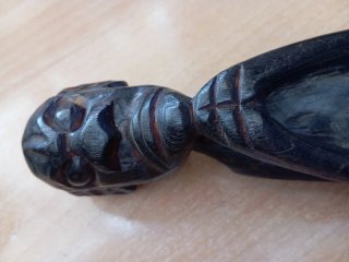 Escultura madera Indonesia figura tribal