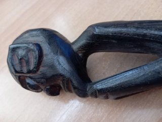 Escultura madera Indonesia figura tribal