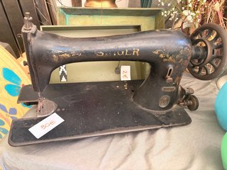 Máquina de coser Singer antigua