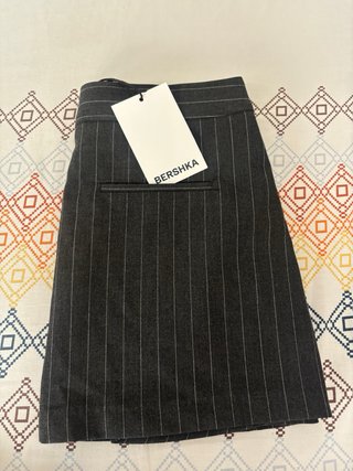 Falda Bershka Raya Gris Talla XS