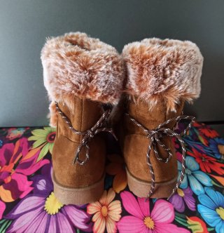 Botas de pelo marrón