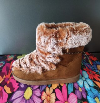 Botas de pelo marrón