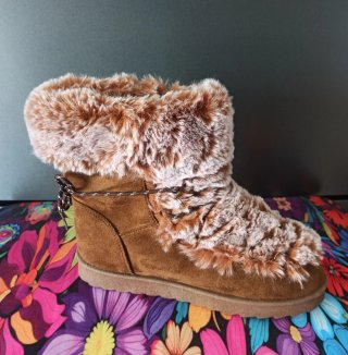 Botas de pelo marrón