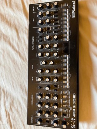 Roland SE-02 Studio Electronics Sintetizador