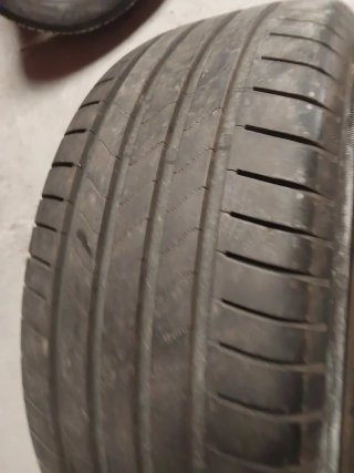 215 50 R17.  95W