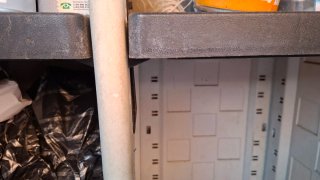 Armario exterior resina beige/gris con 3 cerrojos