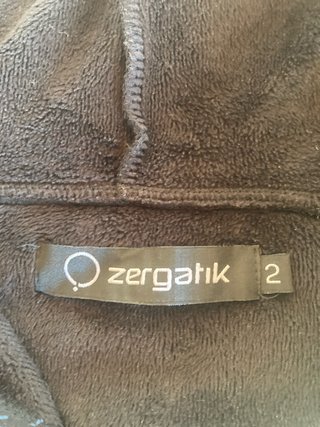 Sudadera corta Zergatik con cremallera