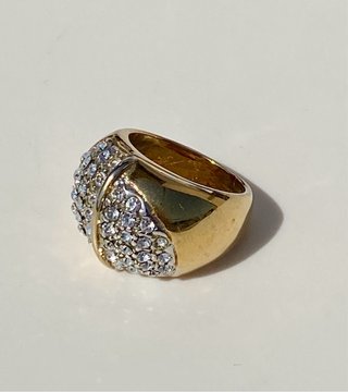 Anello Schiaparelli modello Tournure del 1939