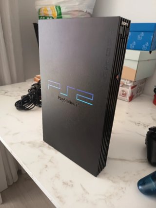 Consola PlayStation 2 con 2 mandos y 7 juegos