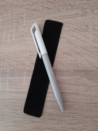 Bolígrafo Suzuki con funda