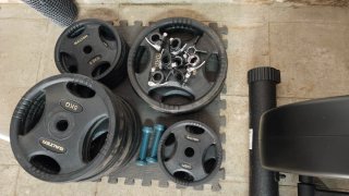 Gimnasio Completo Casa: Banco HOMCOM + 75kg Discos