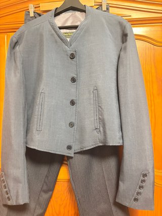 Traje corto gris
