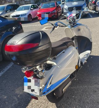Summco Luna 125cc Scooter con Maleta