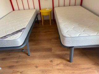 Cama individual con colchones 190x90