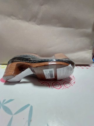 Sandalias de tacón negras con diseño calado