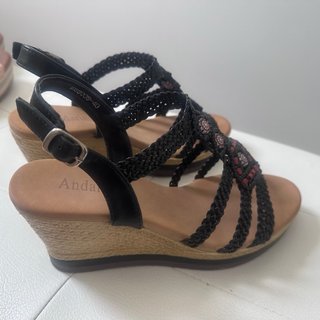 Sandalias cuña negras y rojas talla 40