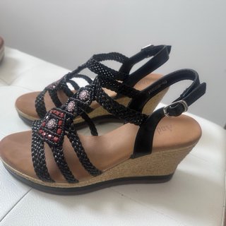 Sandalias cuña negras y rojas talla 40