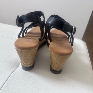 Sandalias cuña negras y rojas talla 40