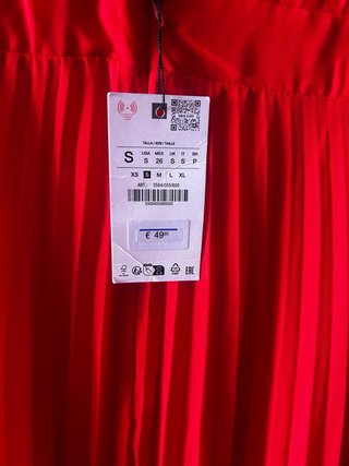 Vestido rojo plisado Zara