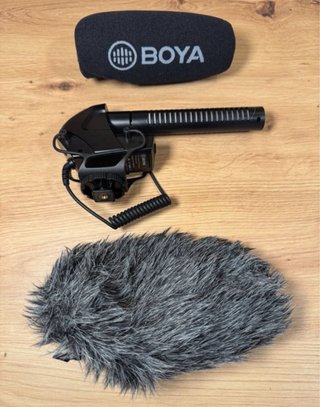 Micrófono Boya BY-BM3031 shotgun + deadcat y bolsa