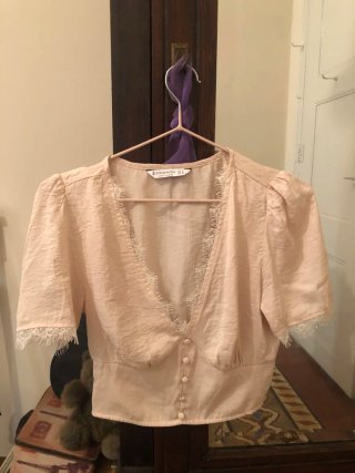 Blusa Stradivarius rosa palo/beige encaje talla L
