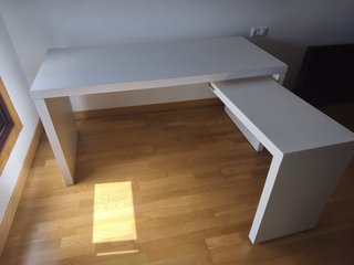 Escritorio MALM Extensible Blanco  Buen estado