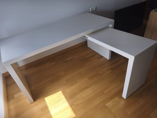 Escritorio MALM Extensible Blanco  Buen estado